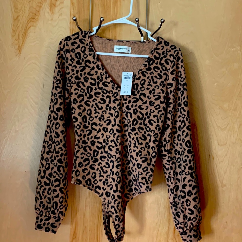Abercrombie & Fitch leopard balloon sleeve bodysuit